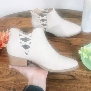 C EST 1946 Ivory Ankle Booties